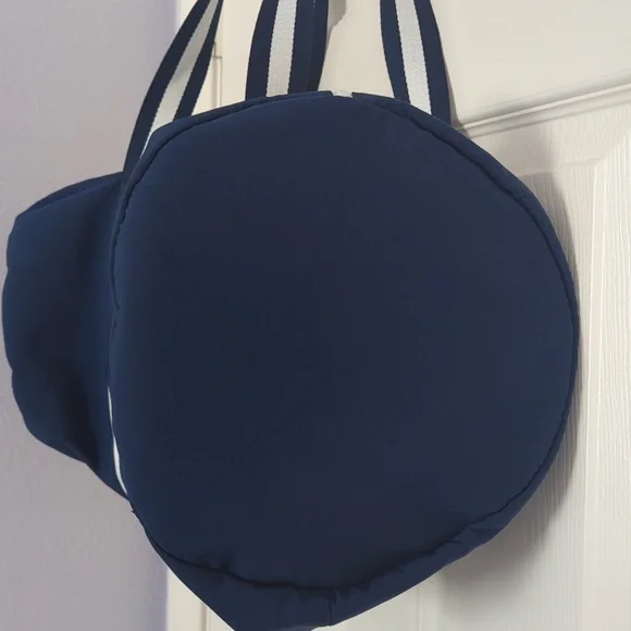 NWOT Tommy Bahama Duffel Bag - Picture 5 of 9